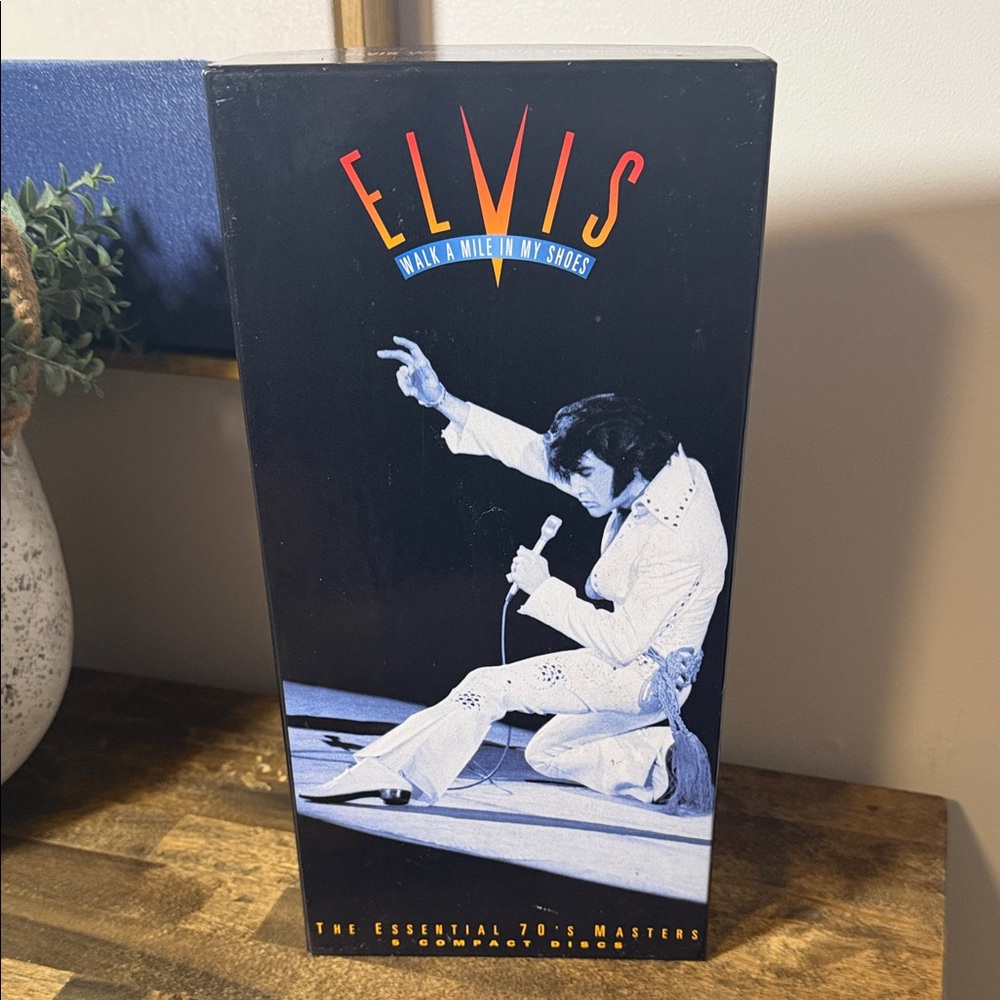 Walk a Mile in My Shoes: The Essential 70's Masters [5 CDs Box] by Elvis Presley